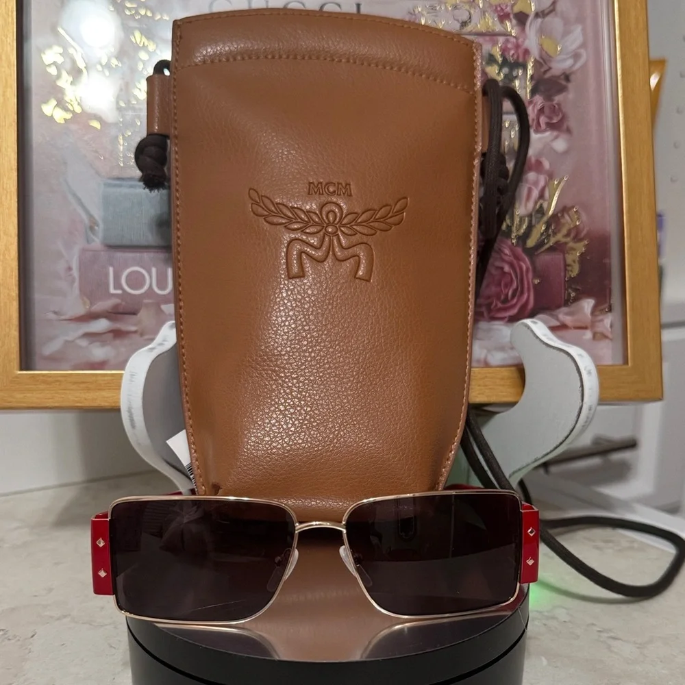 MCM NWT Sunglasses Full inclusion with leather crossbody bag and cleaning cloth - Picture 3 of 6